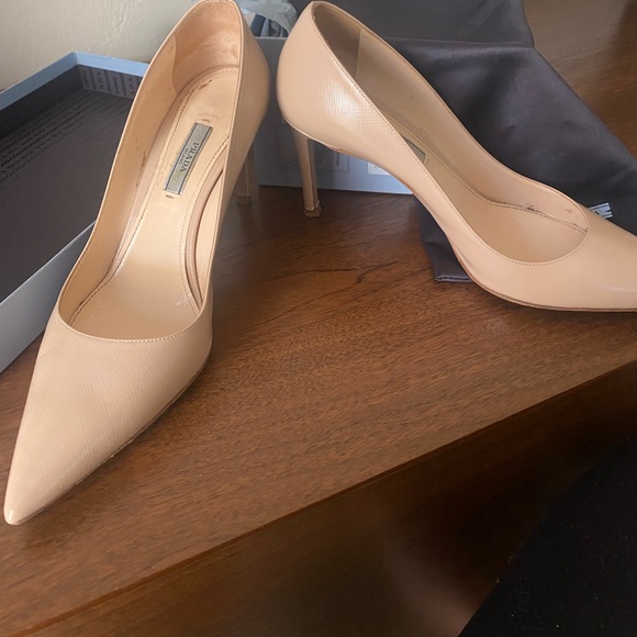 Prada Saffiano pump - Picture 1 of 16